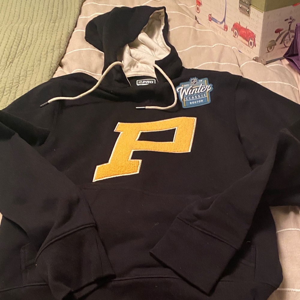 Pittsburgh penguins winter classic Black and Gold Hooded Sweater.  Never worn